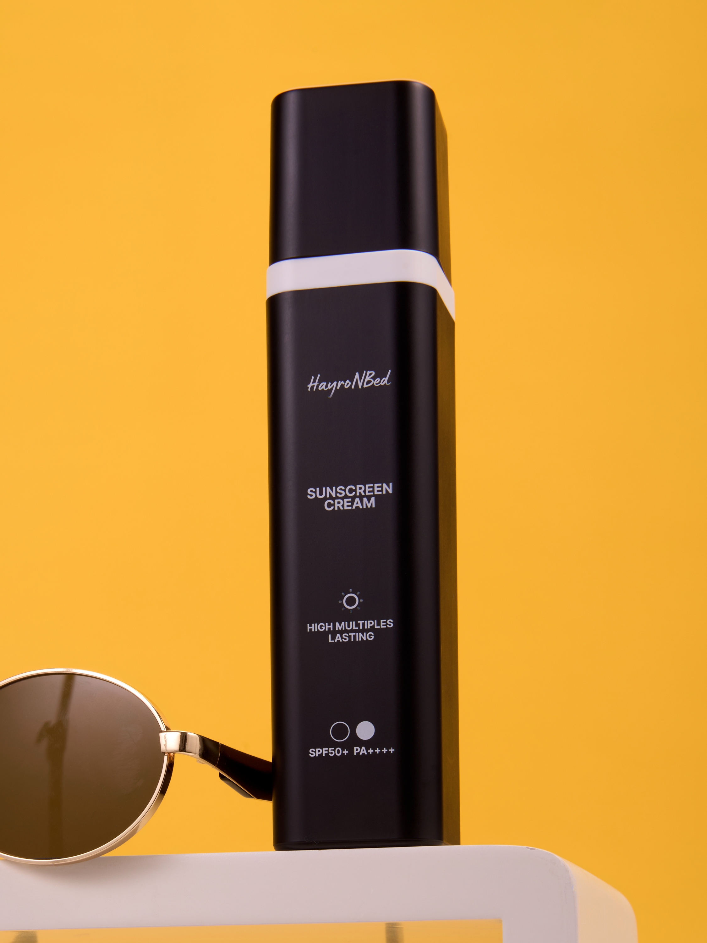 Предметная фотосъемка на цветном фоне